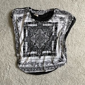 Mandala print two layer top from Lavish. Size S. Black and white